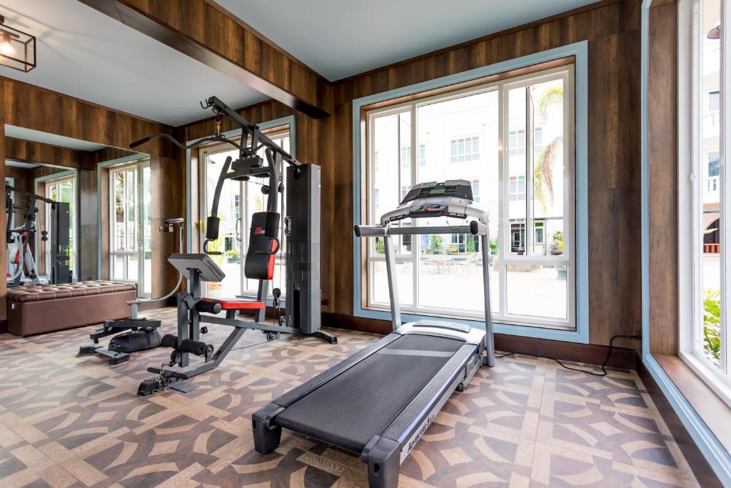 Fitness centrum a/nebo fitness zařízení v ubytování Erawan Hotel