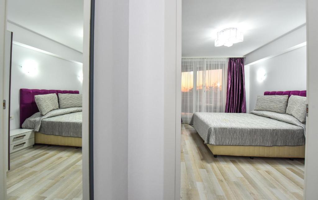 Postel nebo postele na pokoji v ubytování Harmony Suites