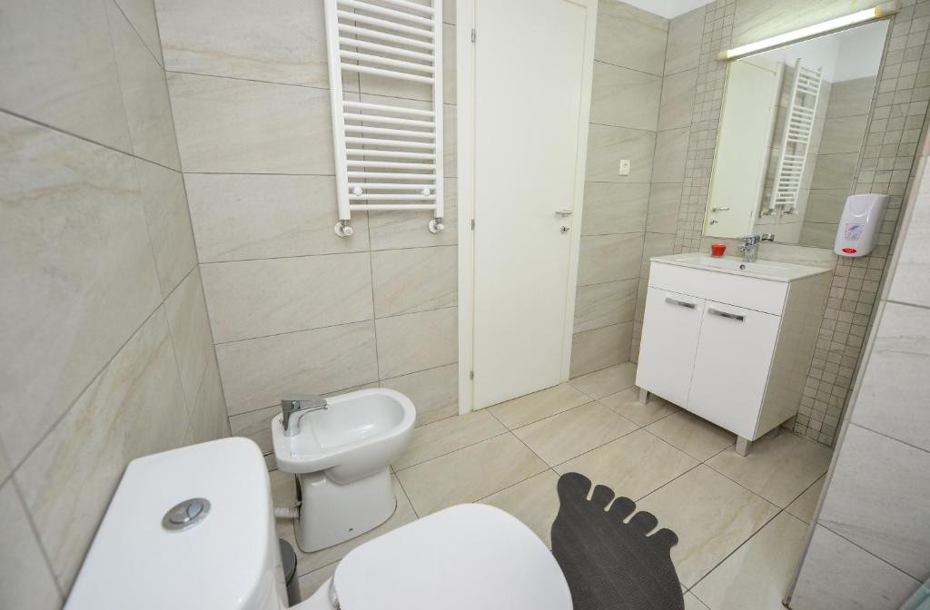 Koupelna v ubytování Harmony Suites