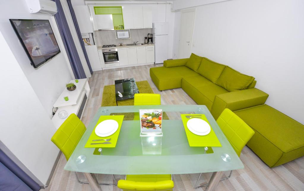 Kuchyň nebo kuchyňský kout v ubytování Harmony Suites