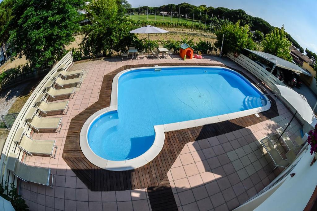 Bazén v ubytování Hotel Riziana nebo v jeho okolí