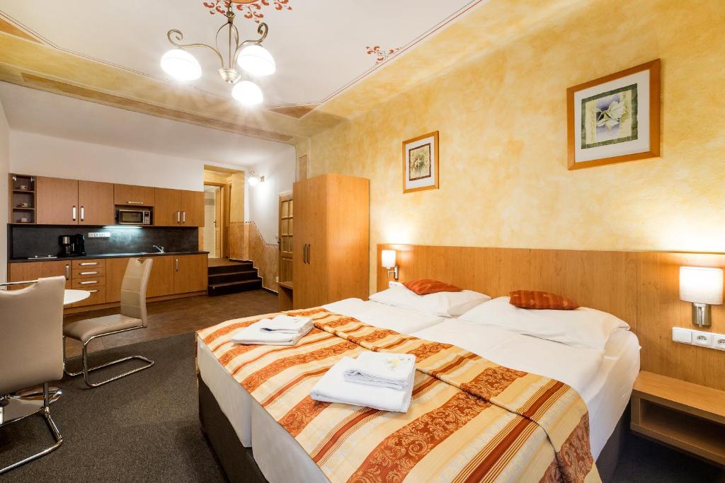 Łóżko lub łóżka w pokoju w obiekcie Pension Galko