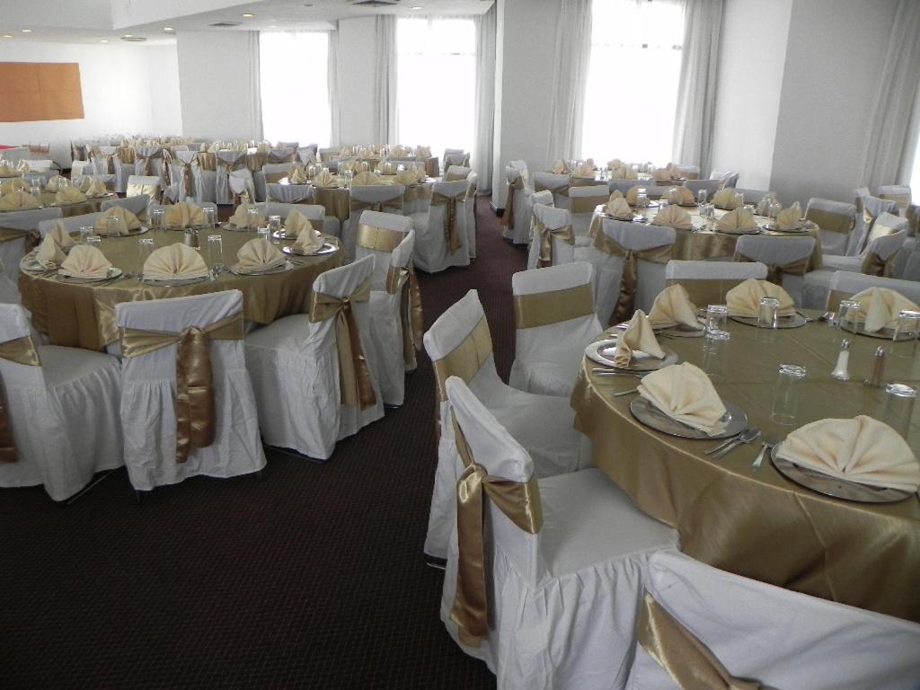 Restaurace v ubytování Hotel Laffayette Ejecutivo