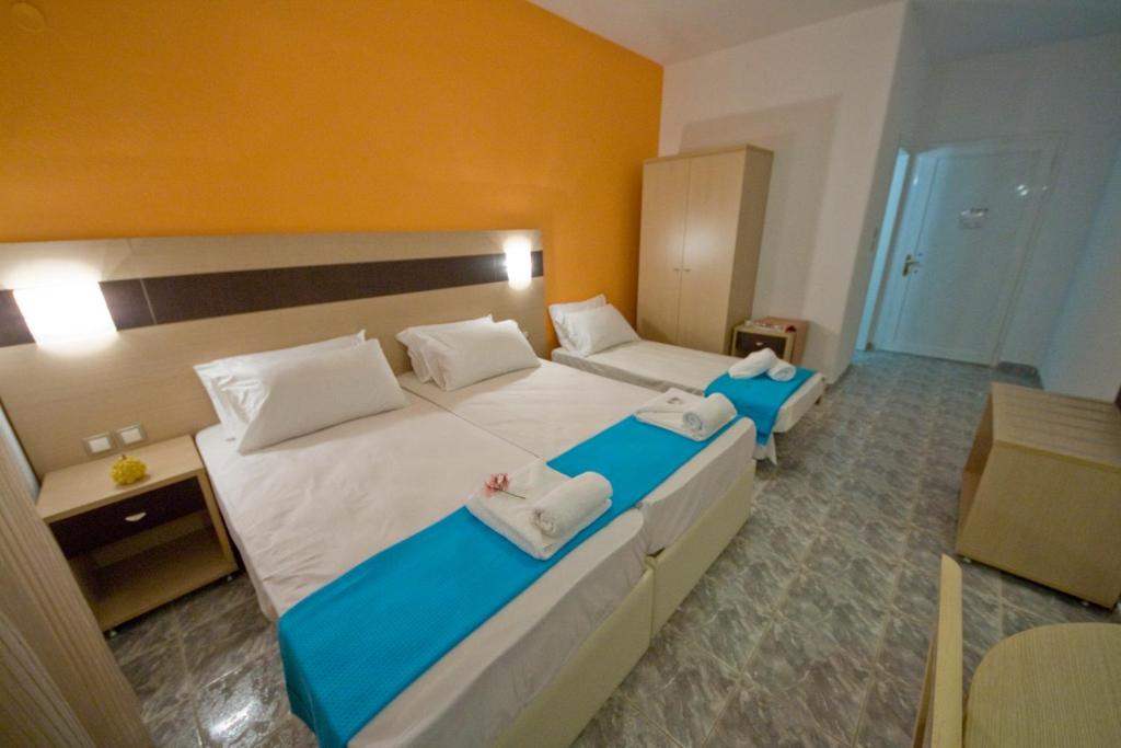 Postel nebo postele na pokoji v ubytování Akti Liakada Hotel