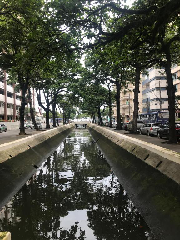  Frente à praia