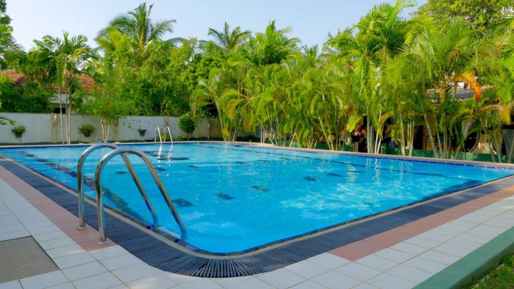 Bazén v ubytování Sagarika Beach Hotel nebo v jeho okolí