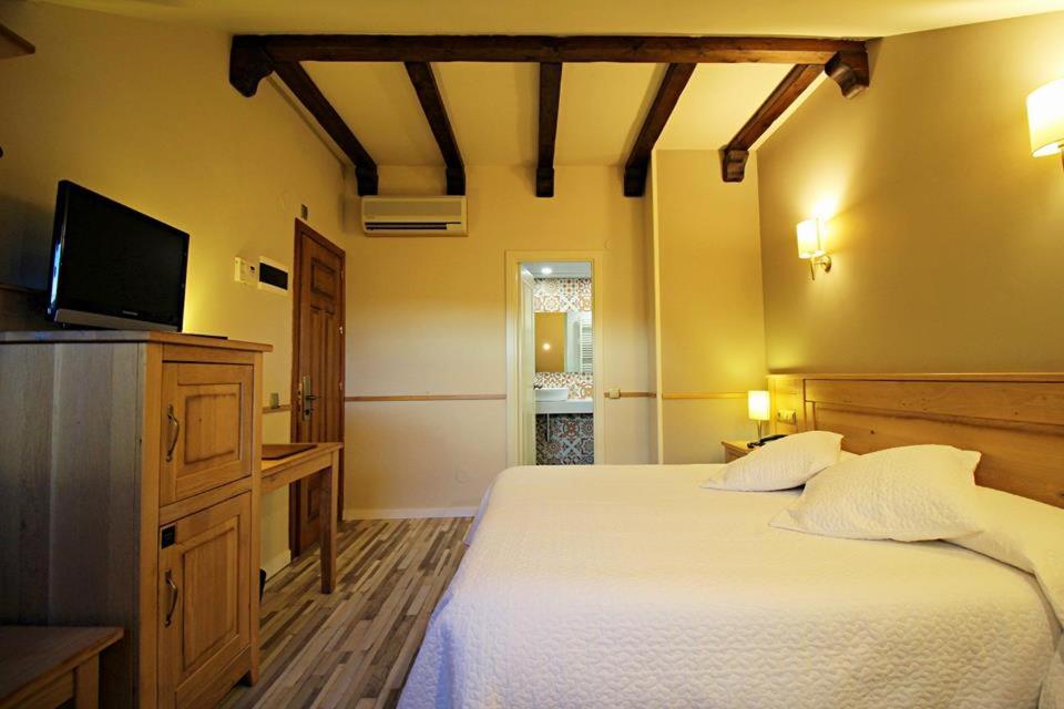 Postel nebo postele na pokoji v ubytování Hotel Alda A Boira