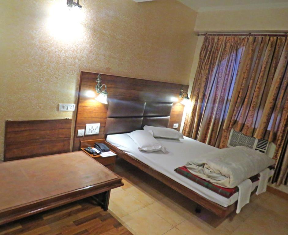 Postel nebo postele na pokoji v ubytování Hotel Rangoli