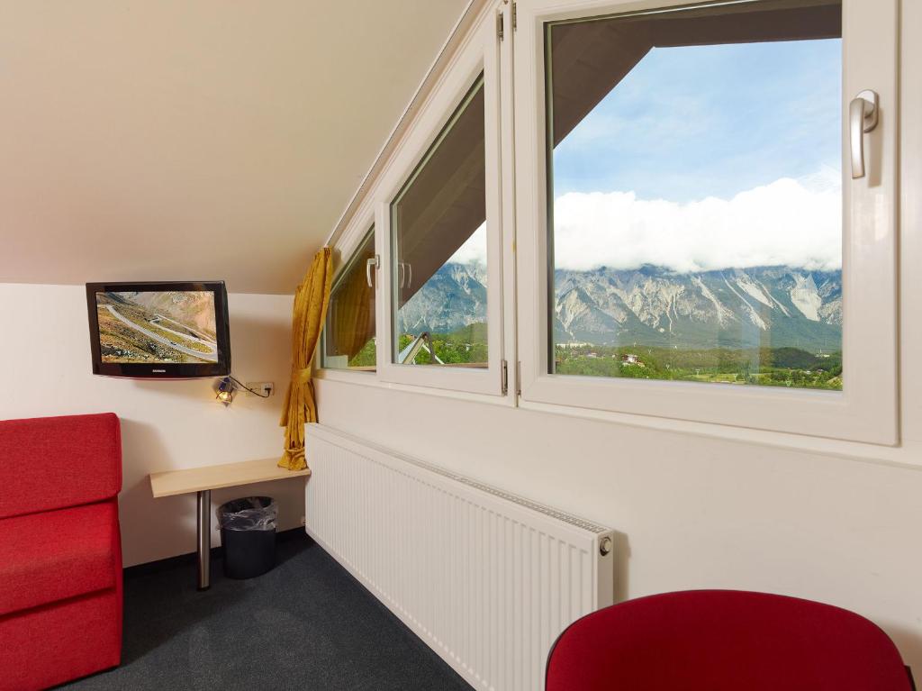 Nespecifikovaný výhled na hory nebo výhled na hory při pohledu z hotelu