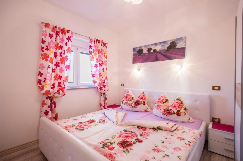 Łóżko lub łóżka w pokoju w obiekcie Villa Brcina
