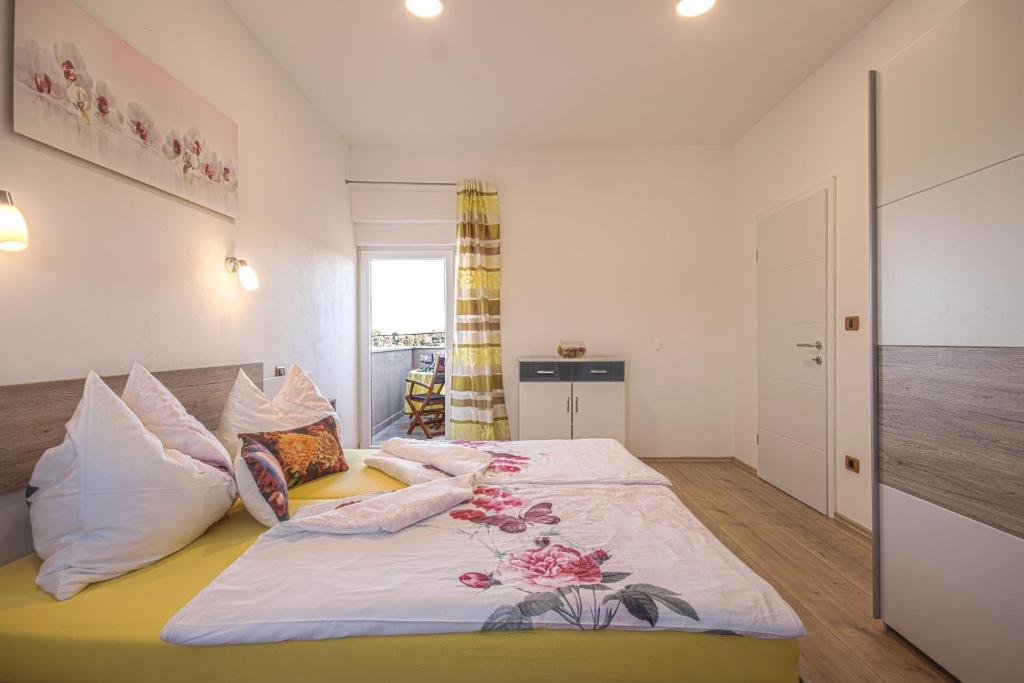 Łóżko lub łóżka w pokoju w obiekcie Villa Brcina