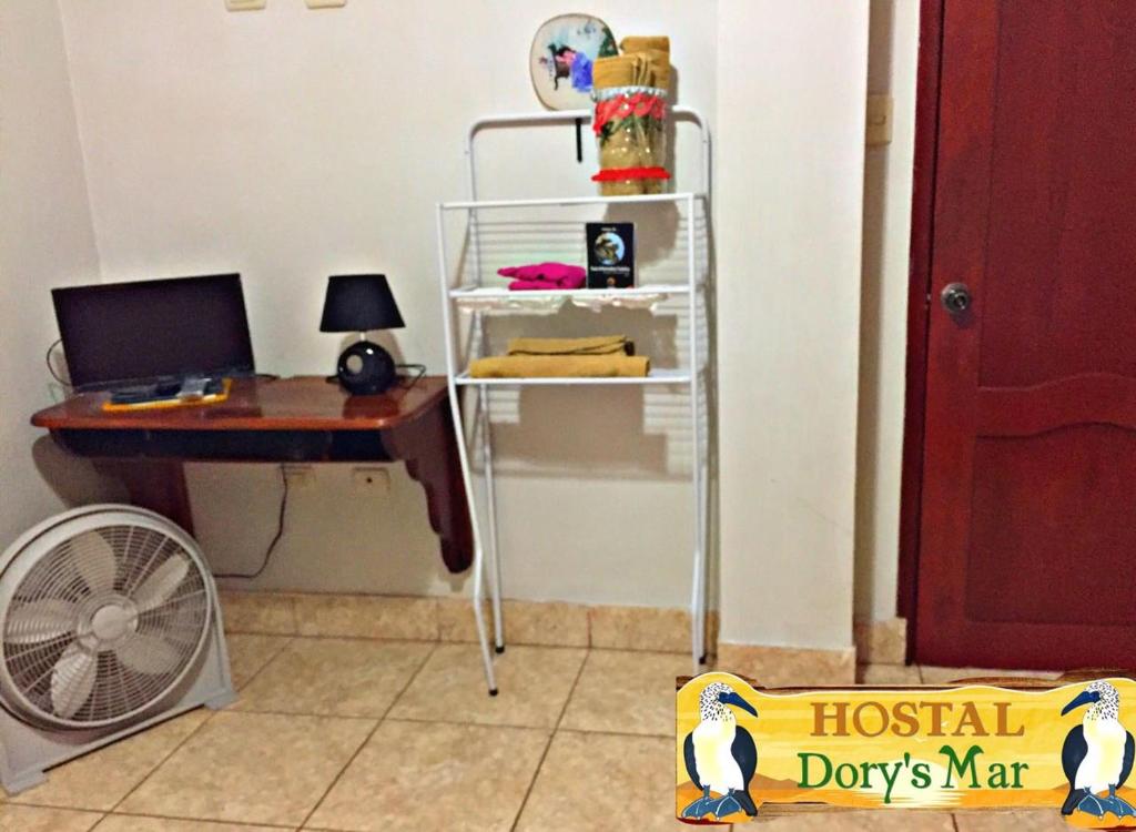 TV a/nebo společenská místnost v ubytování Hostal Dorys Mar