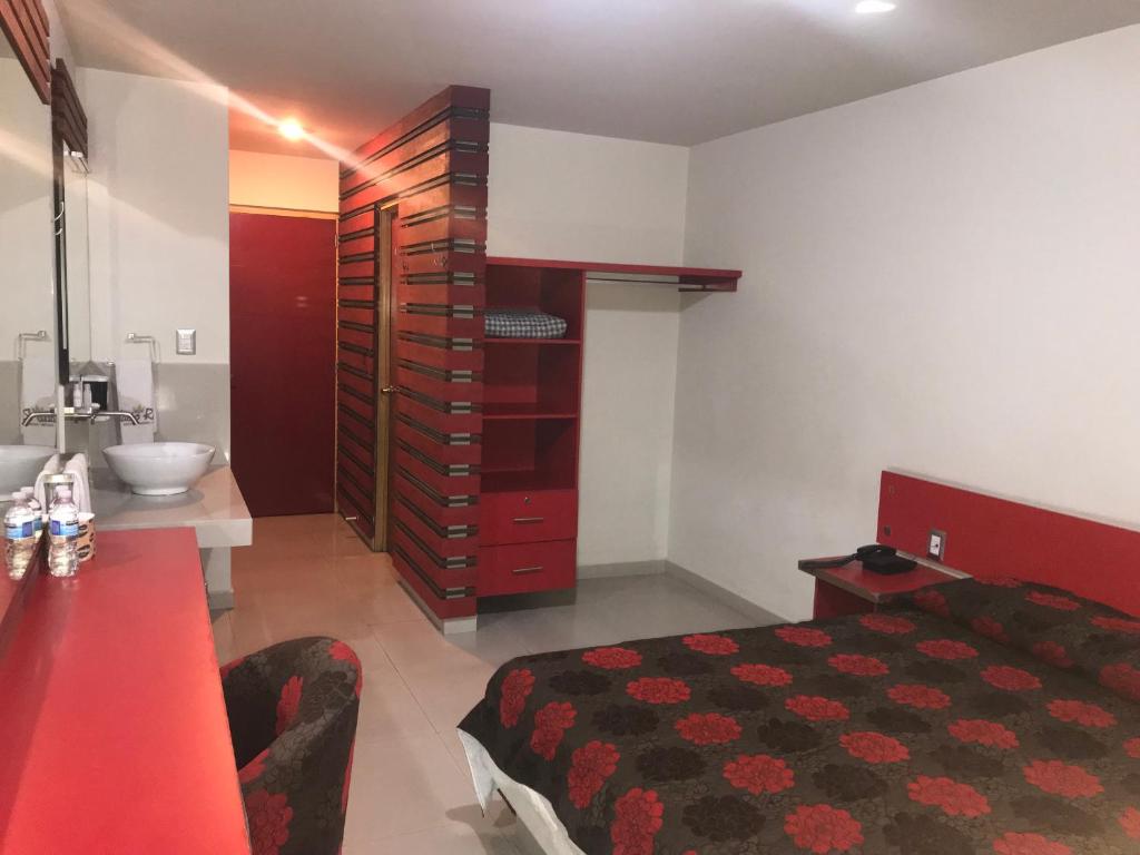 Postel nebo postele na pokoji v ubytování Palacio Rojo Hotel Familiar