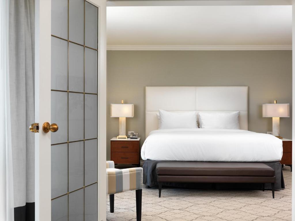 
Signature City View Suite: King Bed with Sofa Bed
