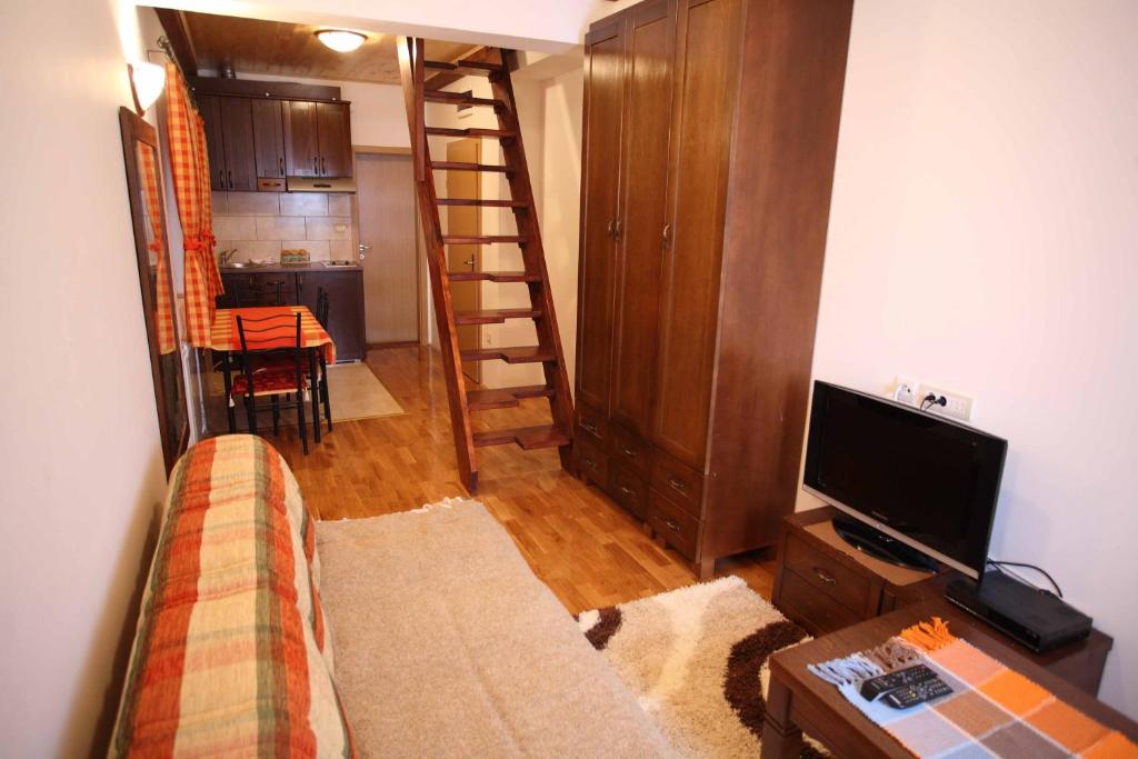 TV a/nebo společenská místnost v ubytování Family Apartments