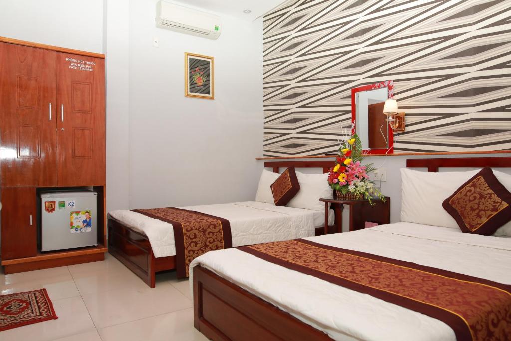 Postel nebo postele na pokoji v ubytování Cong Thuong Hotel