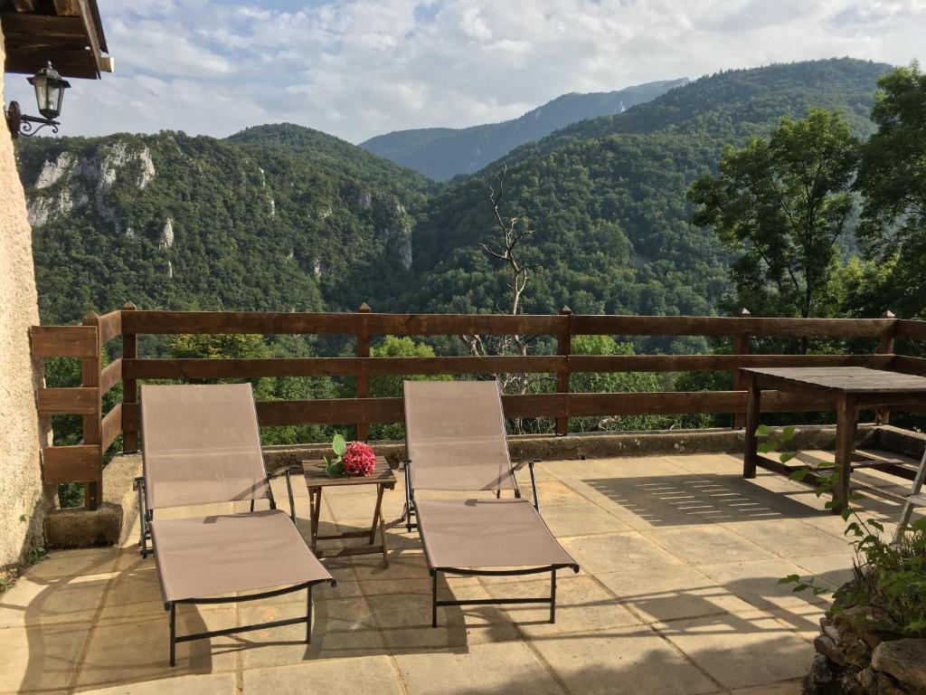 Vista general d'una muntanya o vistes d'una muntanya des de la casa o xalet