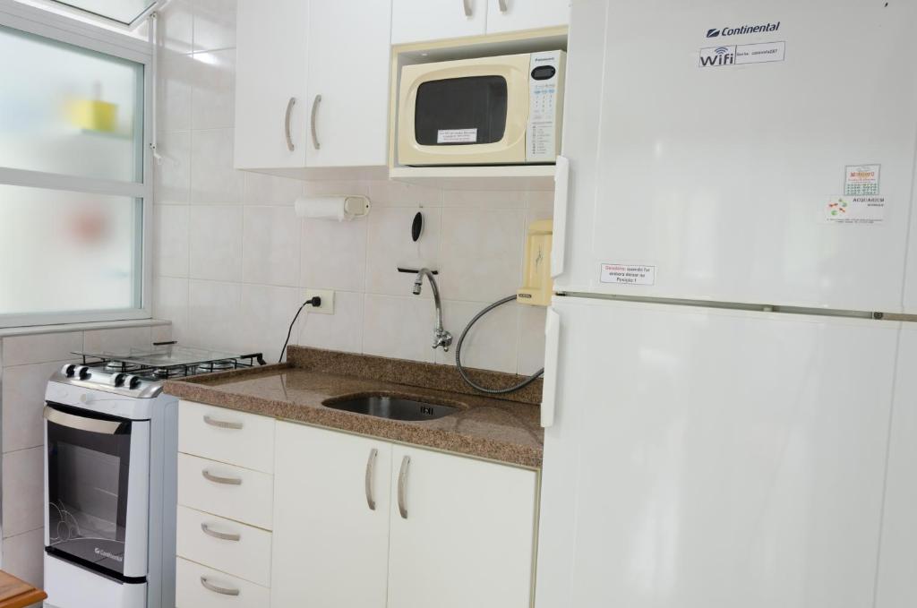  Apto com Ar condicionado a 200 m da praia - atrás do Shopping Enseada