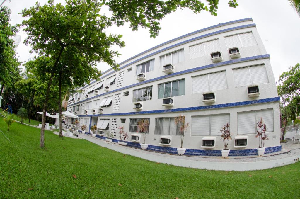  Apto com Ar condicionado a 200 m da praia - atrás do Shopping Enseada