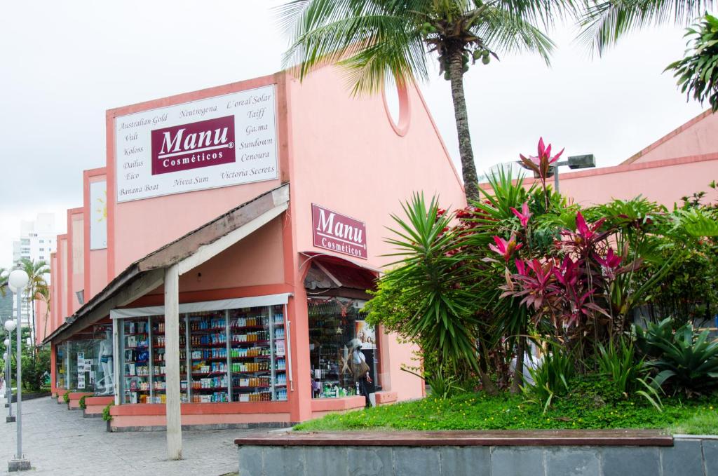 Apto com Ar condicionado a 200 m da praia - atrás do Shopping Enseada