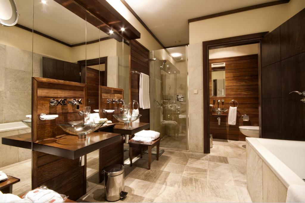 Koupelna v ubytování Mamaison Le Regina Boutique Hotel