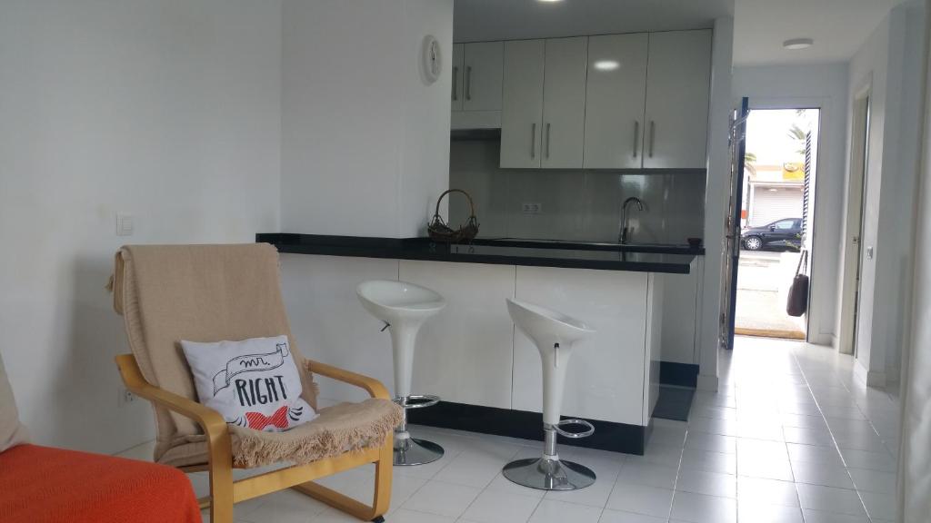 Kuchyňa alebo kuchynka v ubytovaní Apartamento junto a la playa. Corralejo
