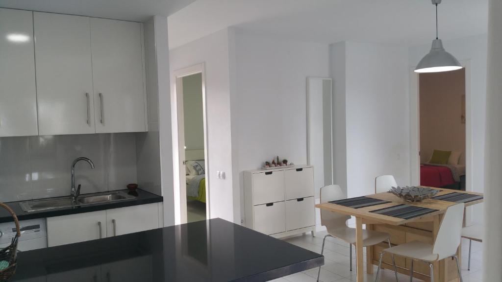 Kuchyňa alebo kuchynka v ubytovaní Apartamento junto a la playa. Corralejo