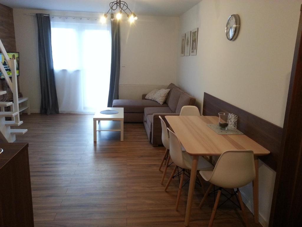 Posedenie v ubytovaní Willa Kolor Pokoje Apartamenty Restauracja