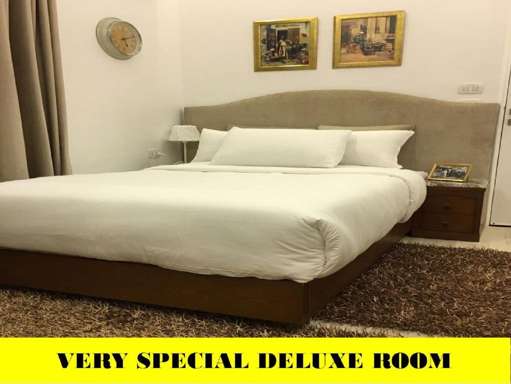 Postel nebo postele na pokoji v ubytování Paris Hotel Cairo
