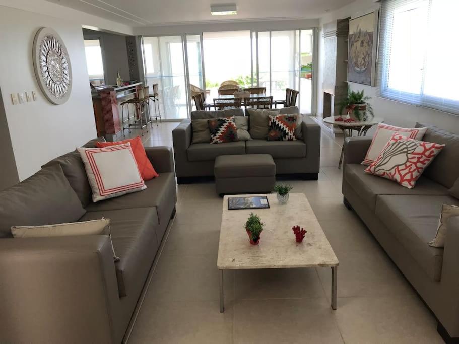  Casa Beira Mar com 5 suites