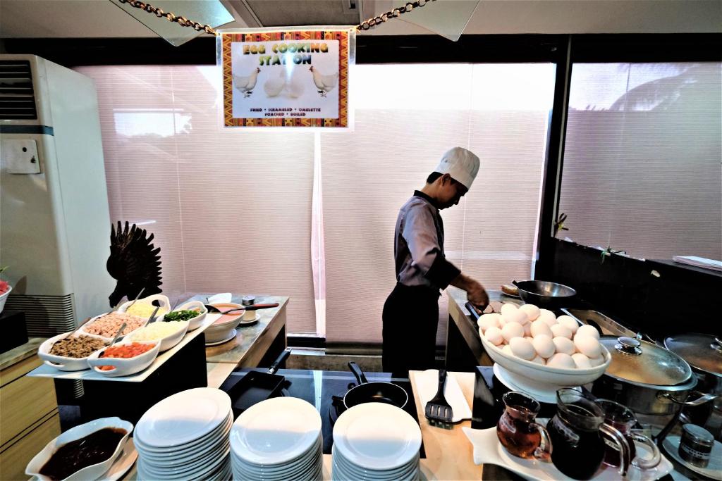 Makanan di atau berdekatan hotel