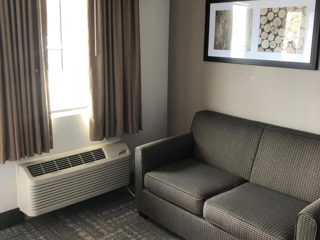Posezení v ubytování Executive Inn and Suites Joaquin