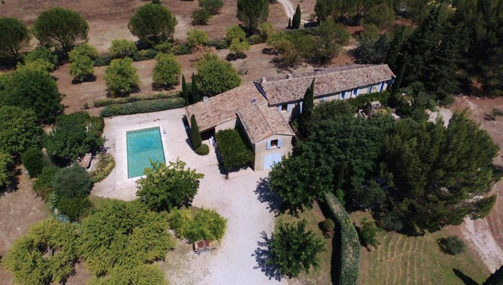 an overhead view of a house with a swimming pool at Mas du PERUSSIER in Cucuron