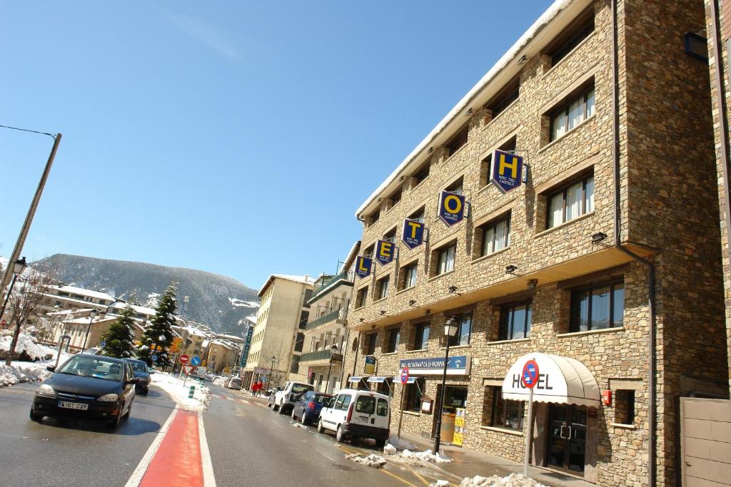 Nespecifikovaný výhled na hory nebo výhled na hory při pohledu z hotelu