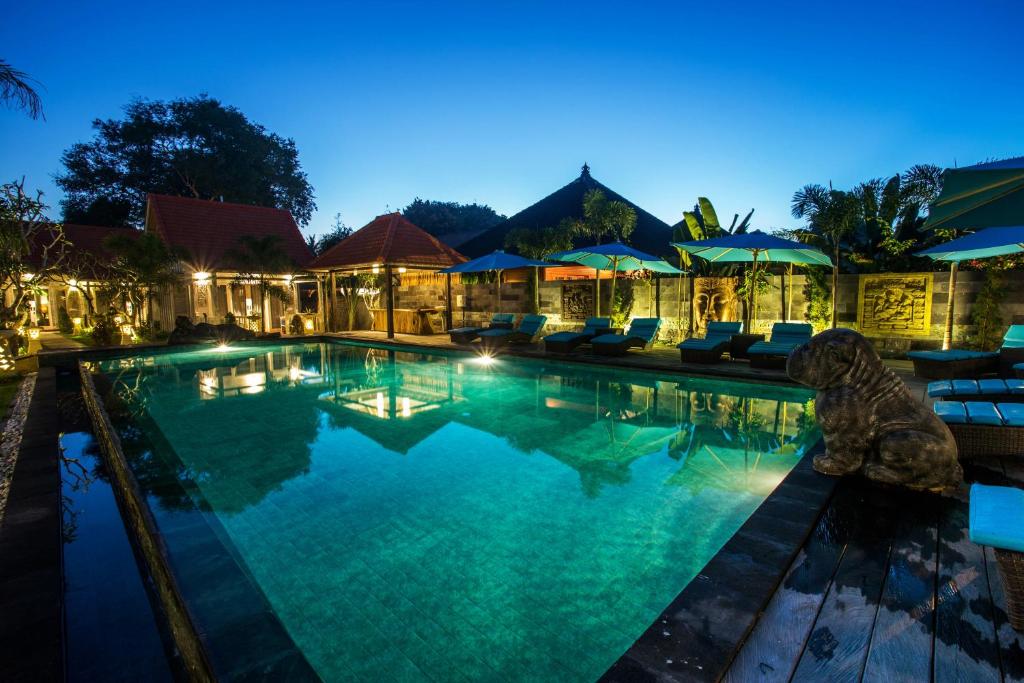 Bazén v ubytování The Palm Grove Villas nebo v jeho okolí