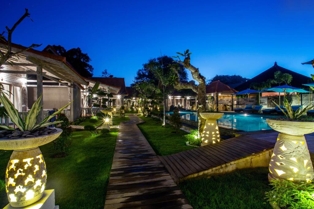 Bazén v ubytování The Palm Grove Villas nebo v jeho okolí