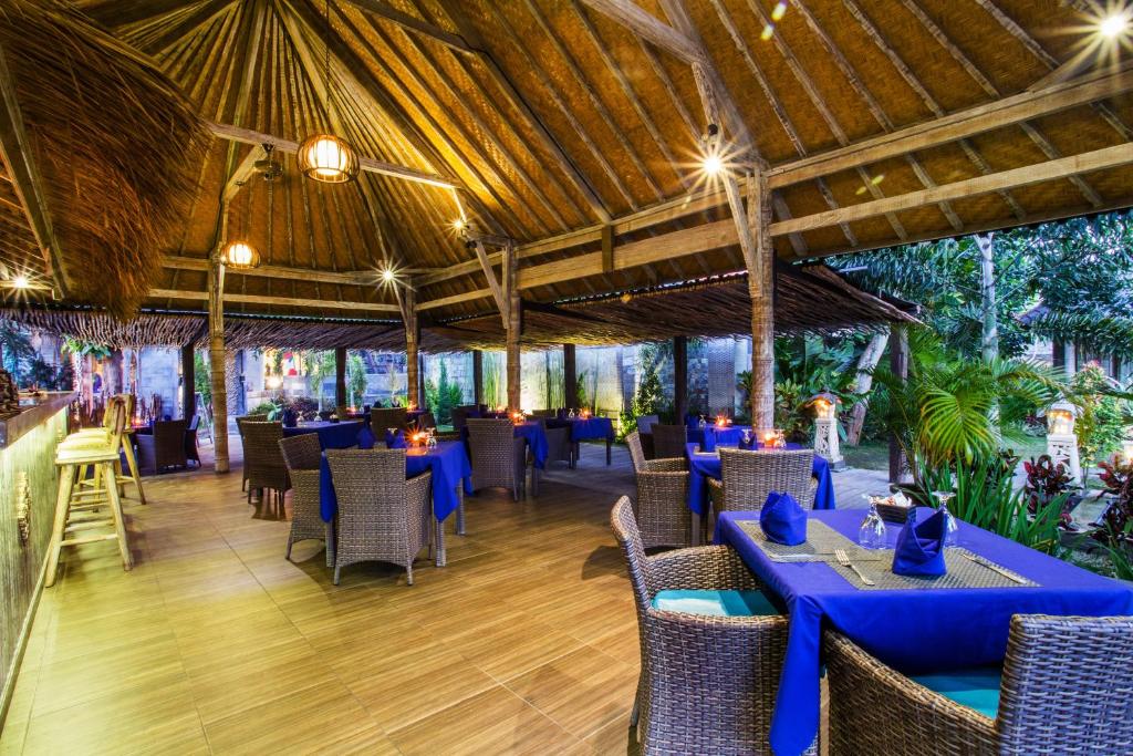Restaurace v ubytování The Palm Grove Villas