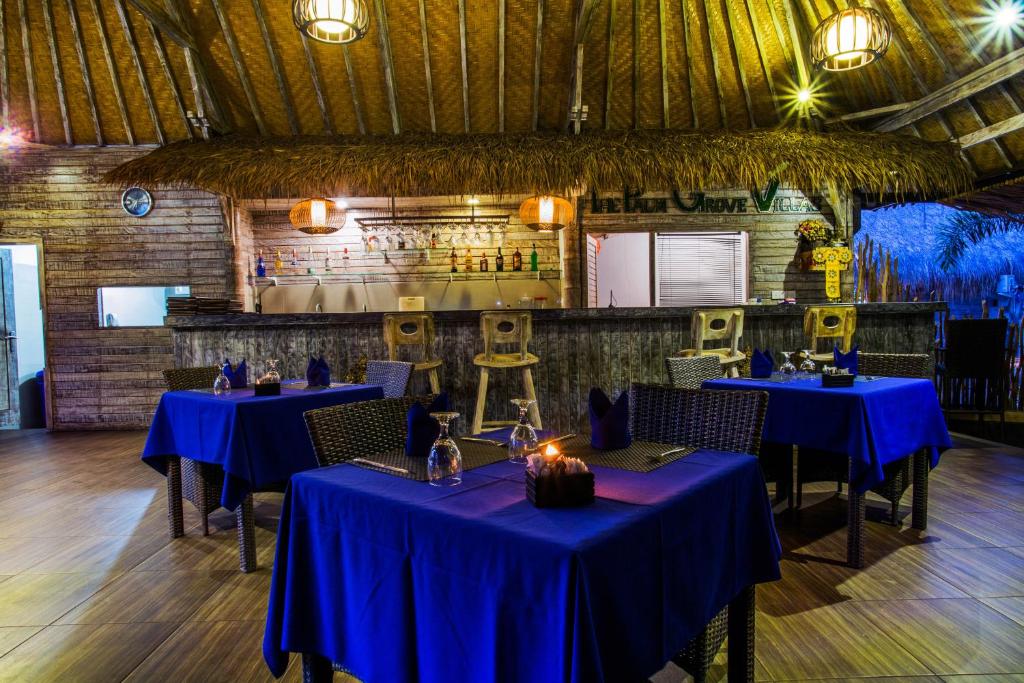 Restaurace v ubytování The Palm Grove Villas