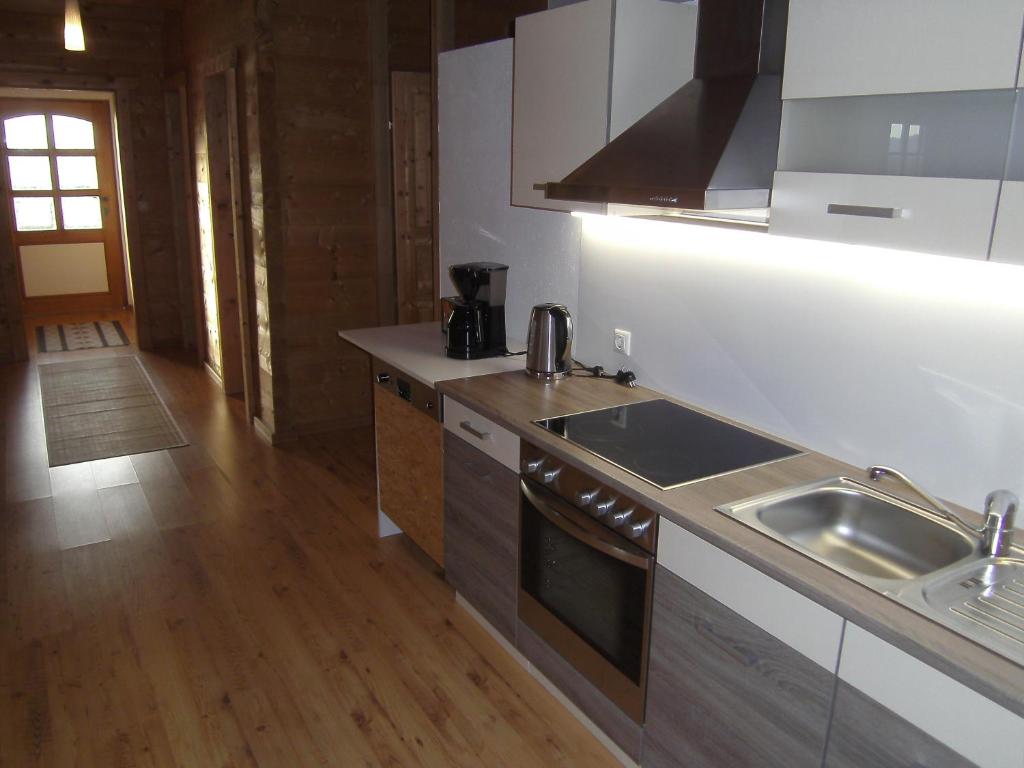 Kuchyňa alebo kuchynka v ubytovaní Blockhaus Familie Raidl