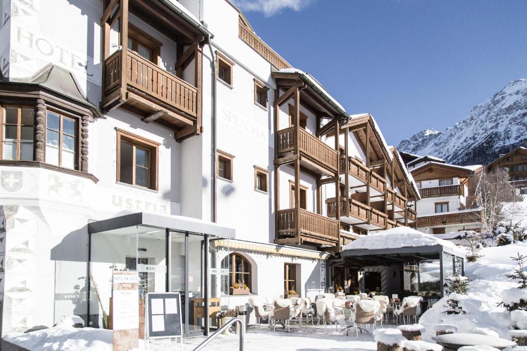 Nespecifikovaný výhled na hory nebo výhled na hory při pohledu z hotelu