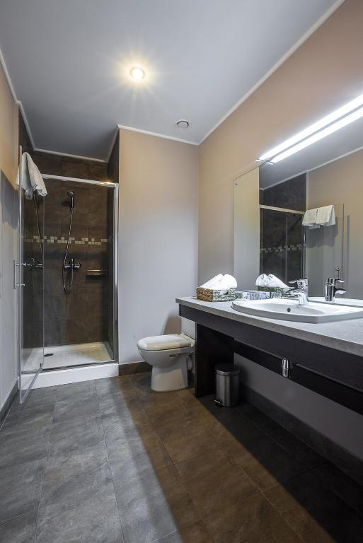 Koupelna v ubytování Bontiak Hotel
