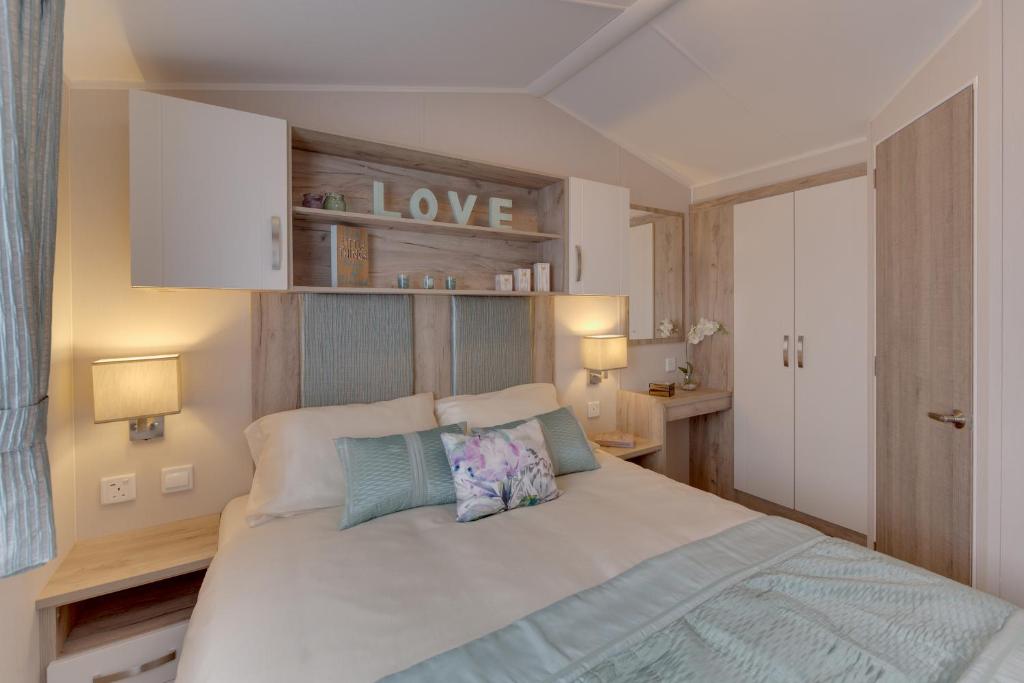 The Lakes Rookley - 
