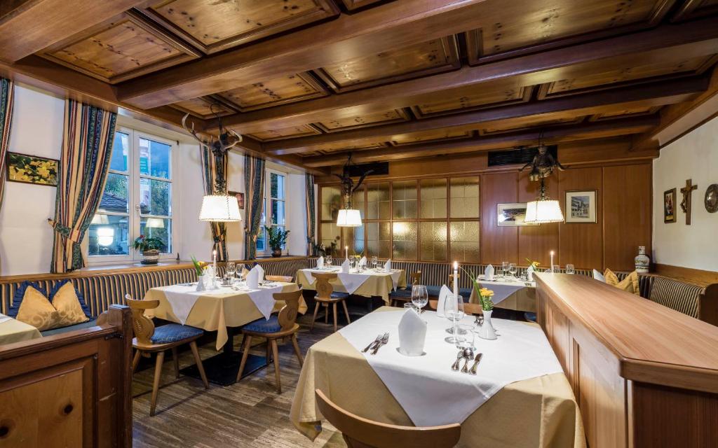Restaurace v ubytování Hotel Grüner Baum