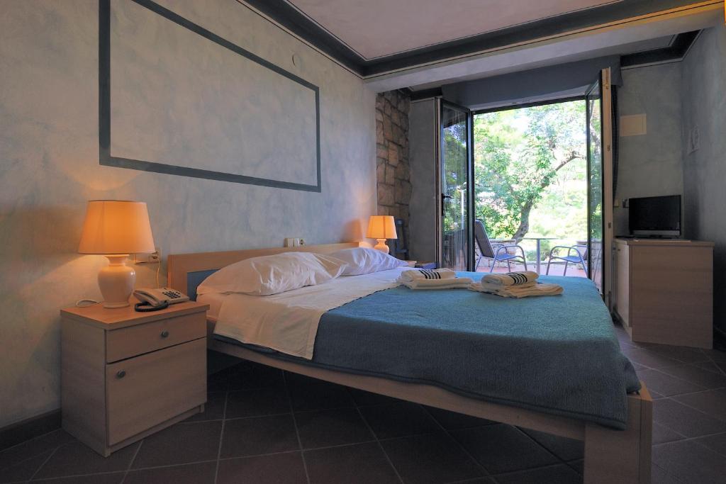 Postel nebo postele na pokoji v ubytování Hotel Solitudo