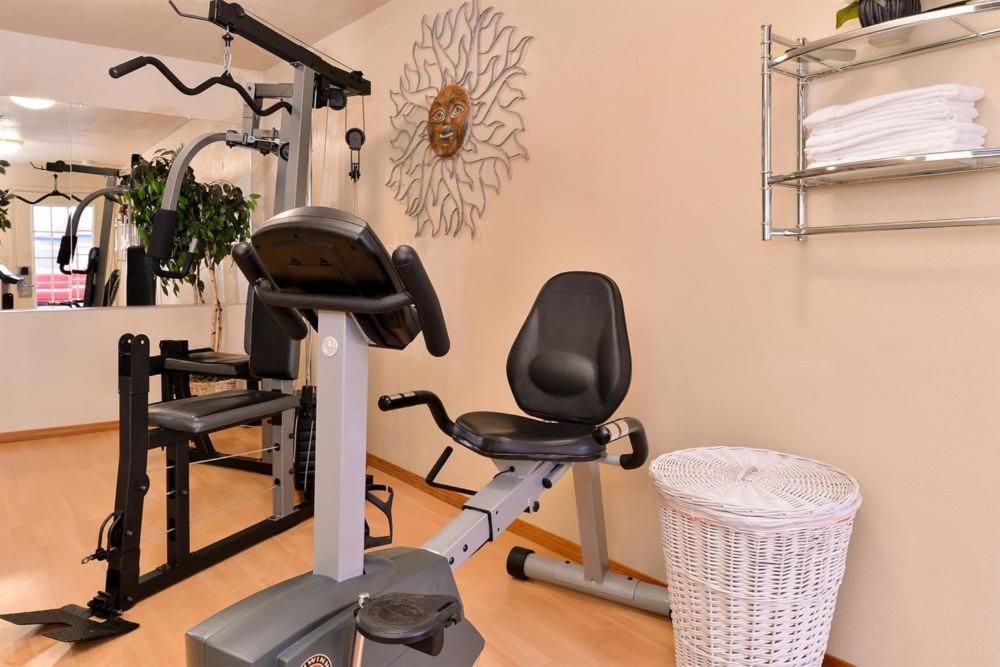 Fitness centrum a/nebo fitness zařízení v ubytování Americas Best Value Inn Eugene