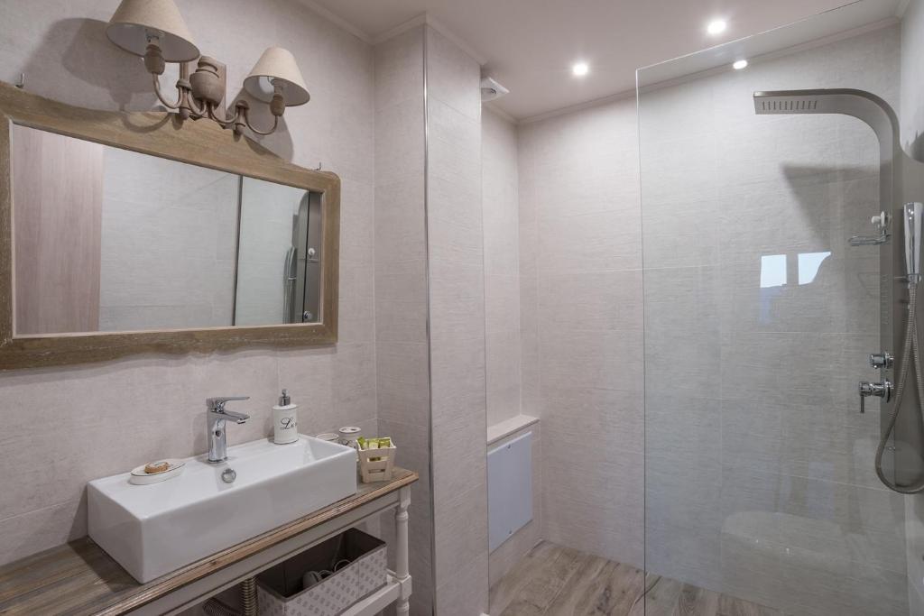 AlmondHouse Suites with Fireplace - ADULTS ONLY - 13