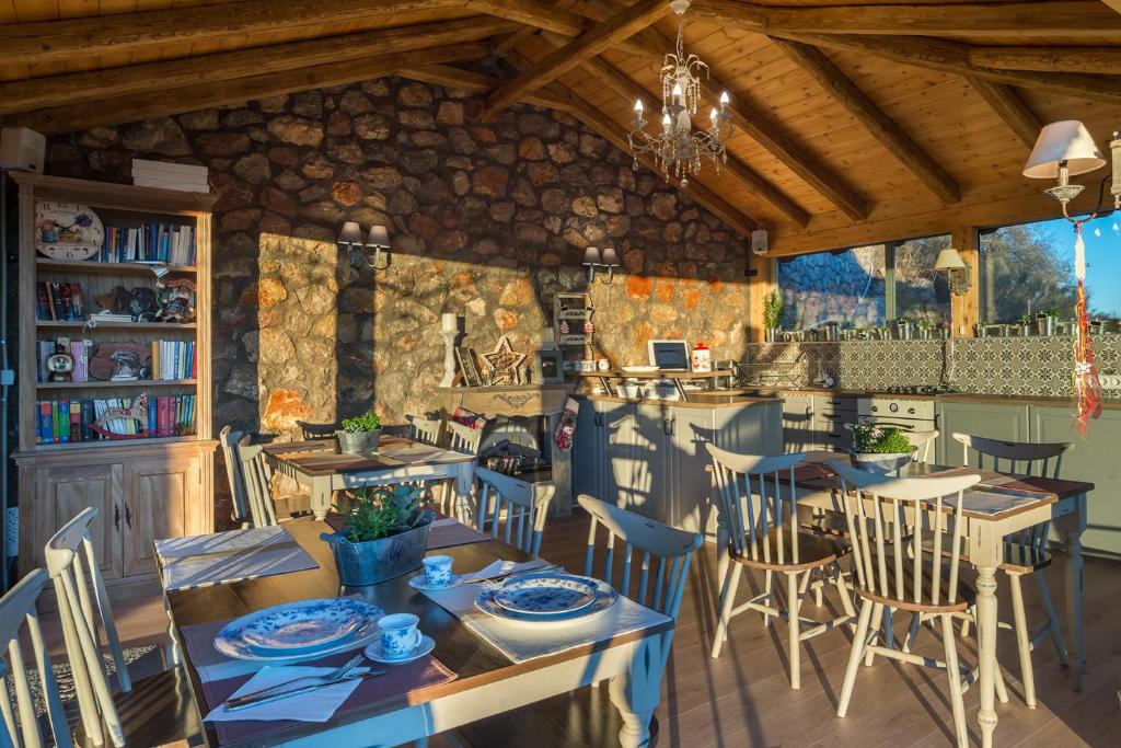 AlmondHouse Suites with Fireplace - ADULTS ONLY - 2