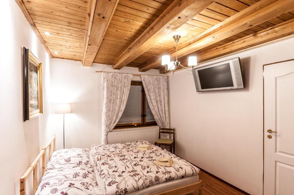 Postel nebo postele na pokoji v ubytování Chalupka
