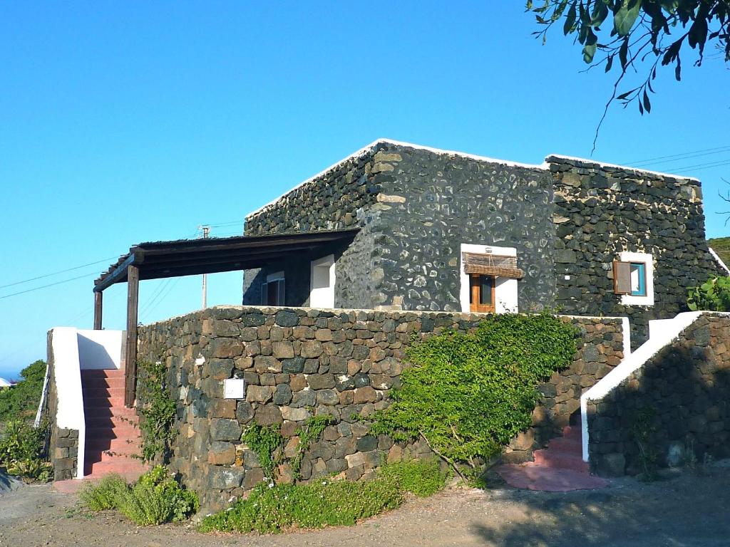 The building in which the holiday home is located