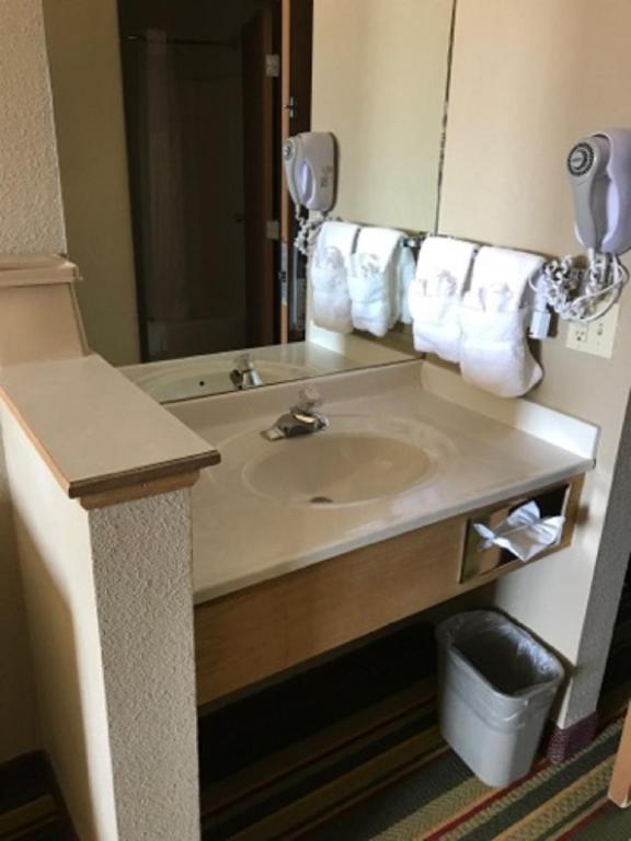 Super 8 by Wyndham Kremmling - Zimmer Mit Kingsize-Bett – Nichtraucher